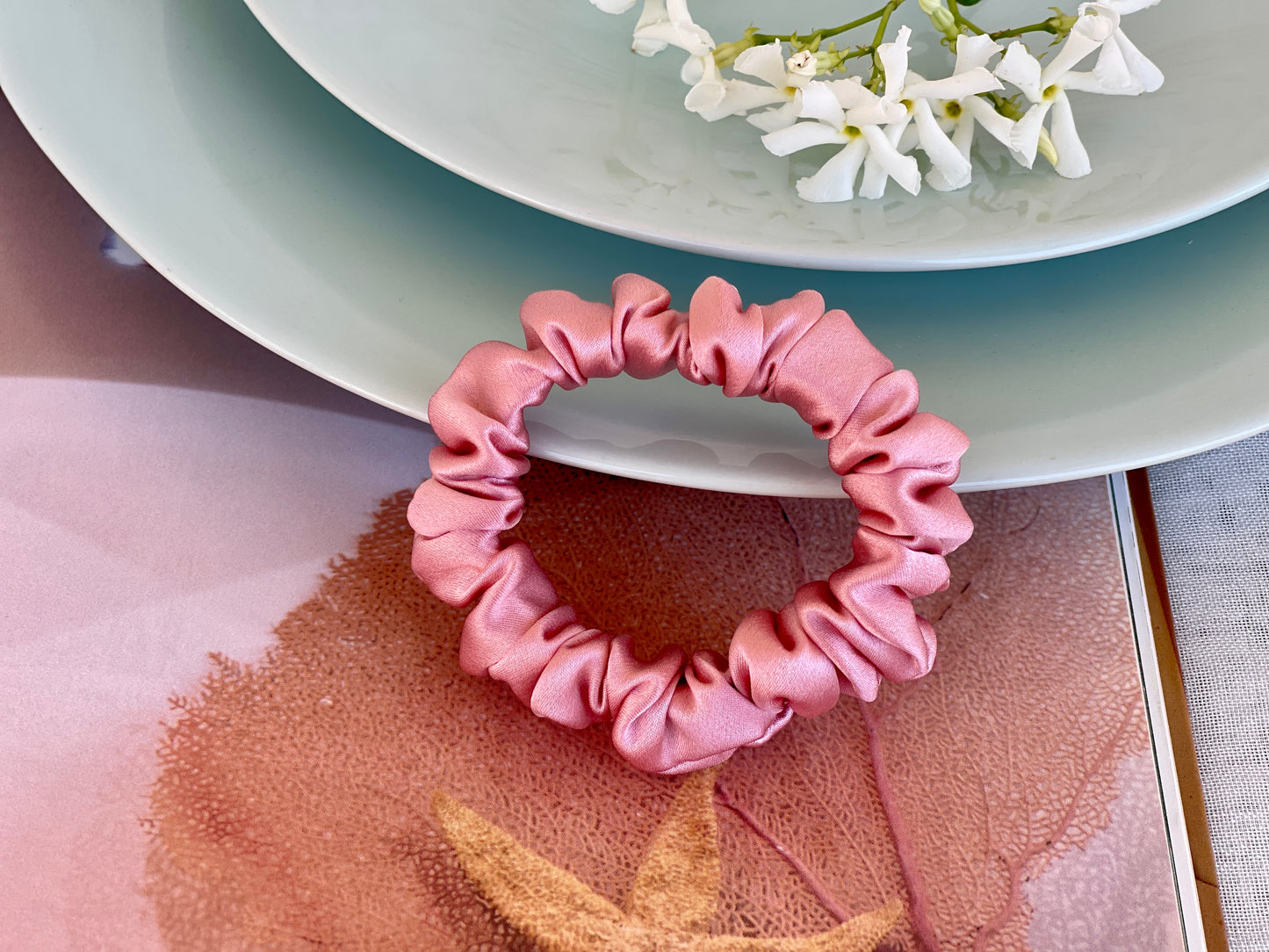 Rose Pink Hair Tie 30 Momme 6A Grade 100% Pure Mulberry Silk Satin Scrunchies Oversized Jumbo Regular Skinny Ultra Thin Mini Hair Scrunchy