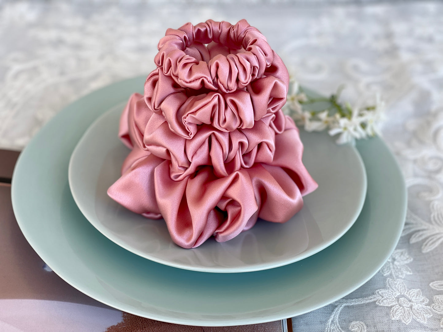 Rose Pink Hair Tie 30 Momme 6A Grade 100% Pure Mulberry Silk Satin Scrunchies Oversized Jumbo Regular Skinny Ultra Thin Mini Hair Scrunchy