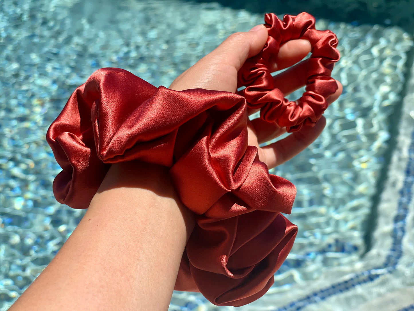 Rusty Red 30 Momme 100% Pure Mulberry Silk Satin Scrunchies XL Giant Jumbo Regular Skinny Ultra Thin Mini Hair Tie Scrunchies For Hair Tie