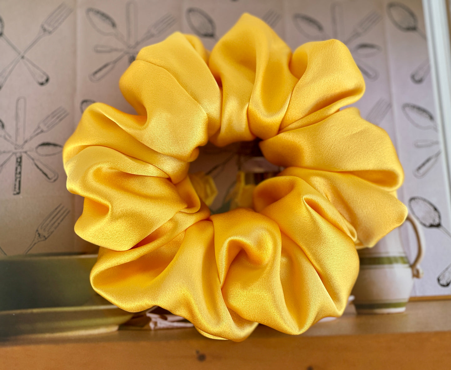 Yellow Gold 30 Momme 100% Pure Mulberry Silk Satin Scrunchies XL Giant Jumbo Regular Skinny Ultra Thin Mini Hair Tie Gift For Wedding
