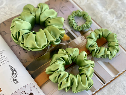 Moss Green 30 Momme 100% Pure Mulberry Silk Satin Scrunchies  XL Giant Jumbo Regular Skinny Ultra Thin Mini Hair Tie Gift For Wedding Gifts