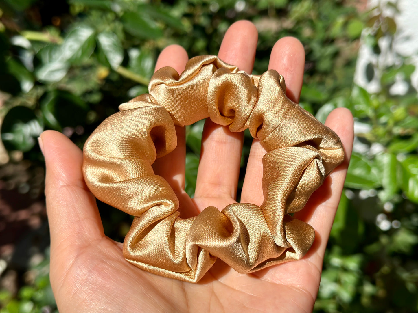 Blonde 30 Momme 100% Pure Mulberry Silk Satin Scrunchies Giant Jumbo Regular Skinny Ultra Thin Mini Hair Scrunchies for bridesmaids