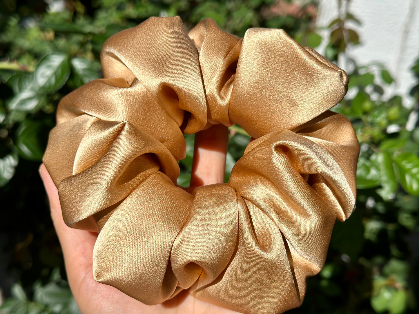Blonde 30 Momme 100% Pure Mulberry Silk Satin Scrunchies Giant Jumbo Regular Skinny Ultra Thin Mini Hair Scrunchies for bridesmaids