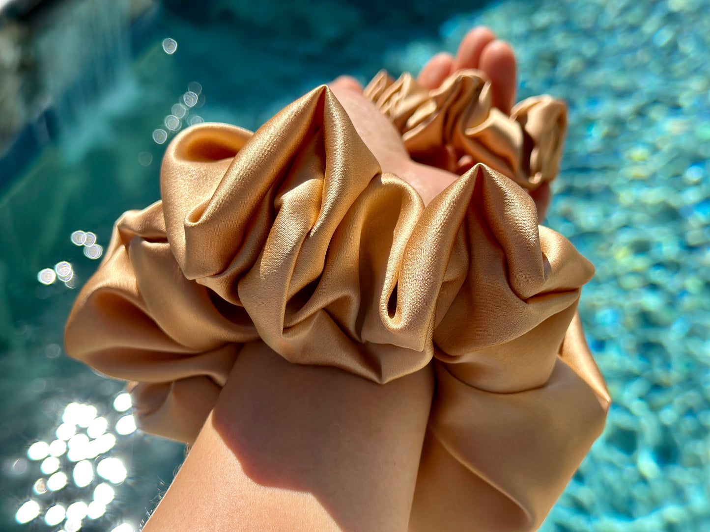 Blonde 30 Momme 100% Pure Mulberry Silk Satin Scrunchies Giant Jumbo Regular Skinny Ultra Thin Mini Hair Scrunchies for bridesmaids