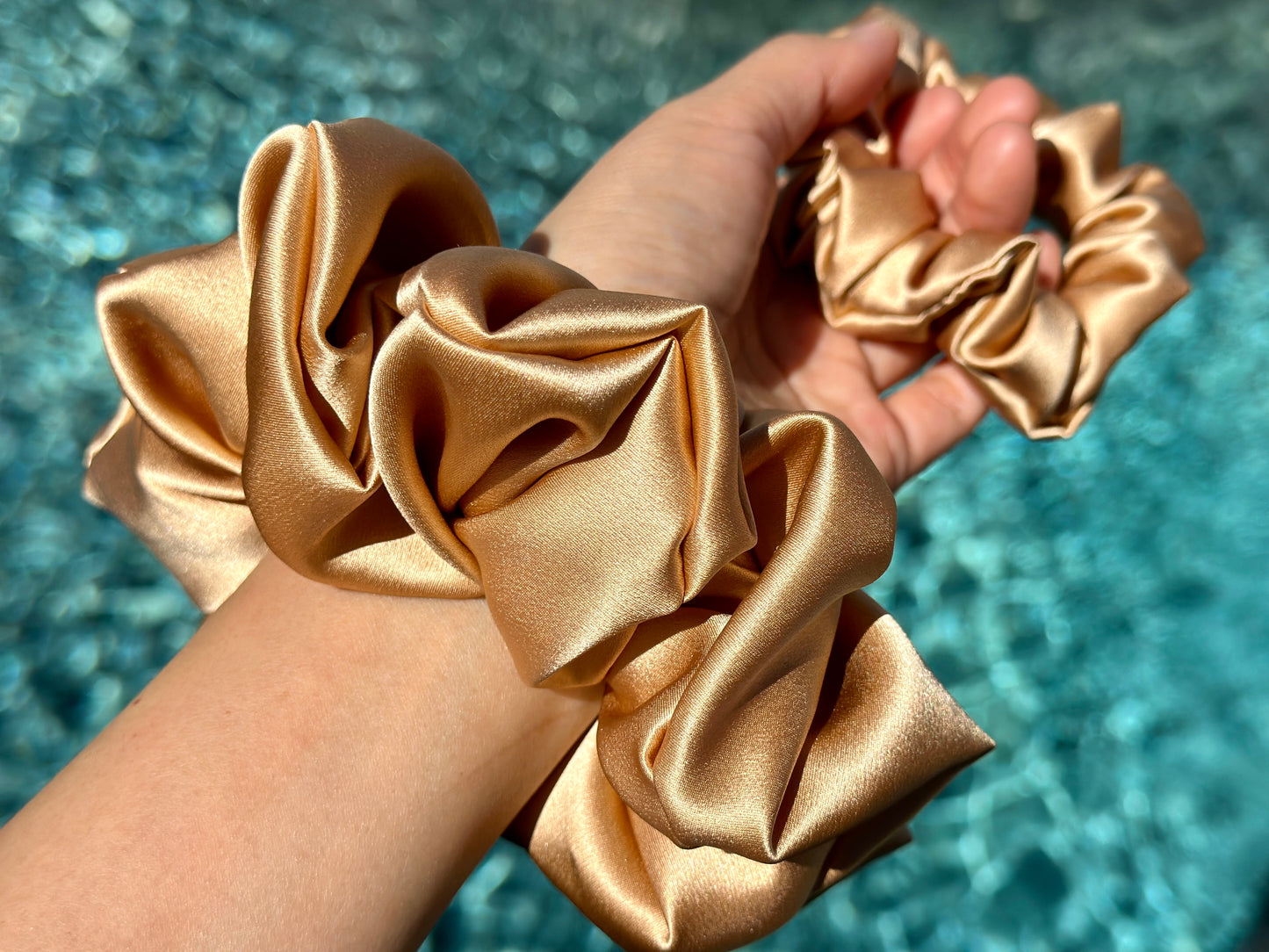 Blonde 30 Momme 100% Pure Mulberry Silk Satin Scrunchies Giant Jumbo Regular Skinny Ultra Thin Mini Hair Scrunchies for bridesmaids