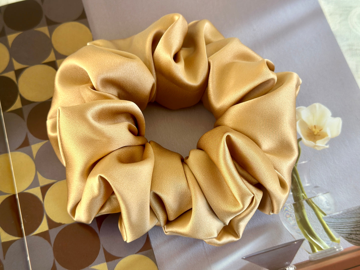 Blonde 30 Momme 100% Pure Mulberry Silk Satin Scrunchies Giant Jumbo Regular Skinny Ultra Thin Mini Hair Scrunchies for bridesmaids