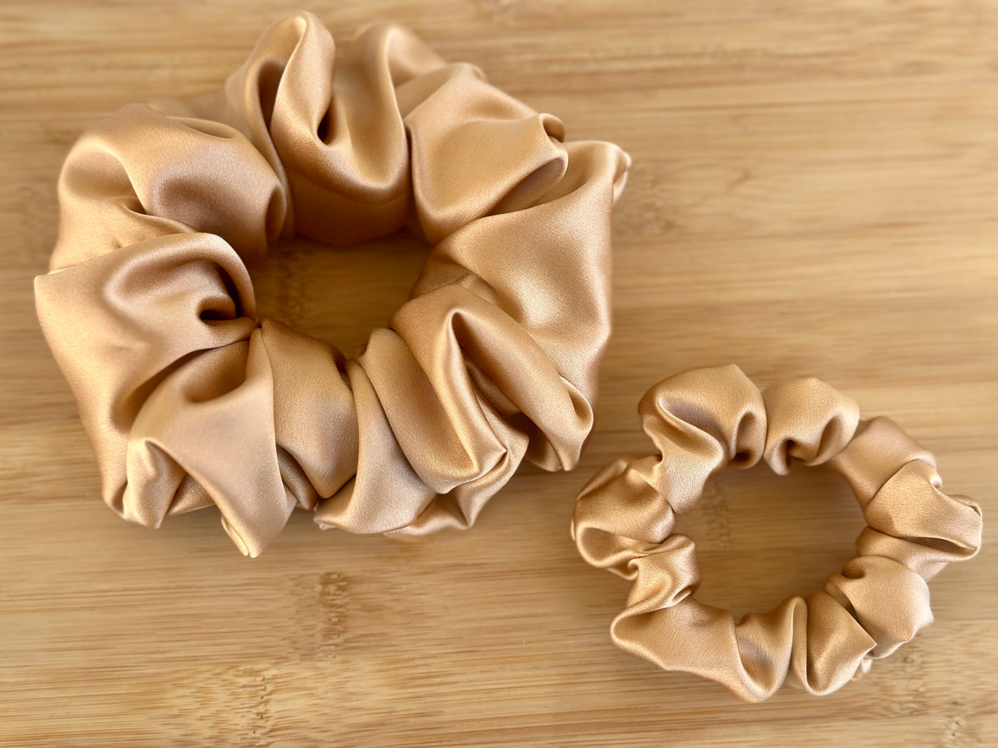 Blonde 30 Momme 100% Pure Mulberry Silk Satin Scrunchies Giant Jumbo Regular Skinny Ultra Thin Mini Hair Scrunchies for bridesmaids