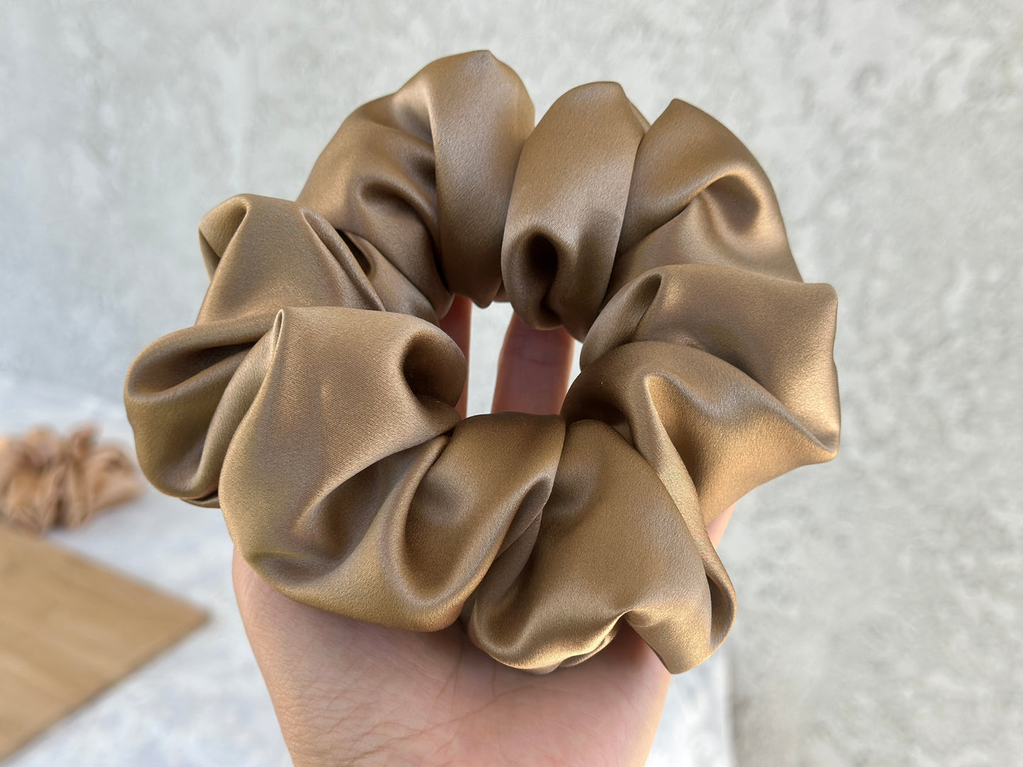 Camel Brown 30 Momme 100% Pure Mulberry Silk Satin Scrunchies Giant Jumbo Regular Skinny Ultra Thin Mini Hair Scrunchies for bridesmaids