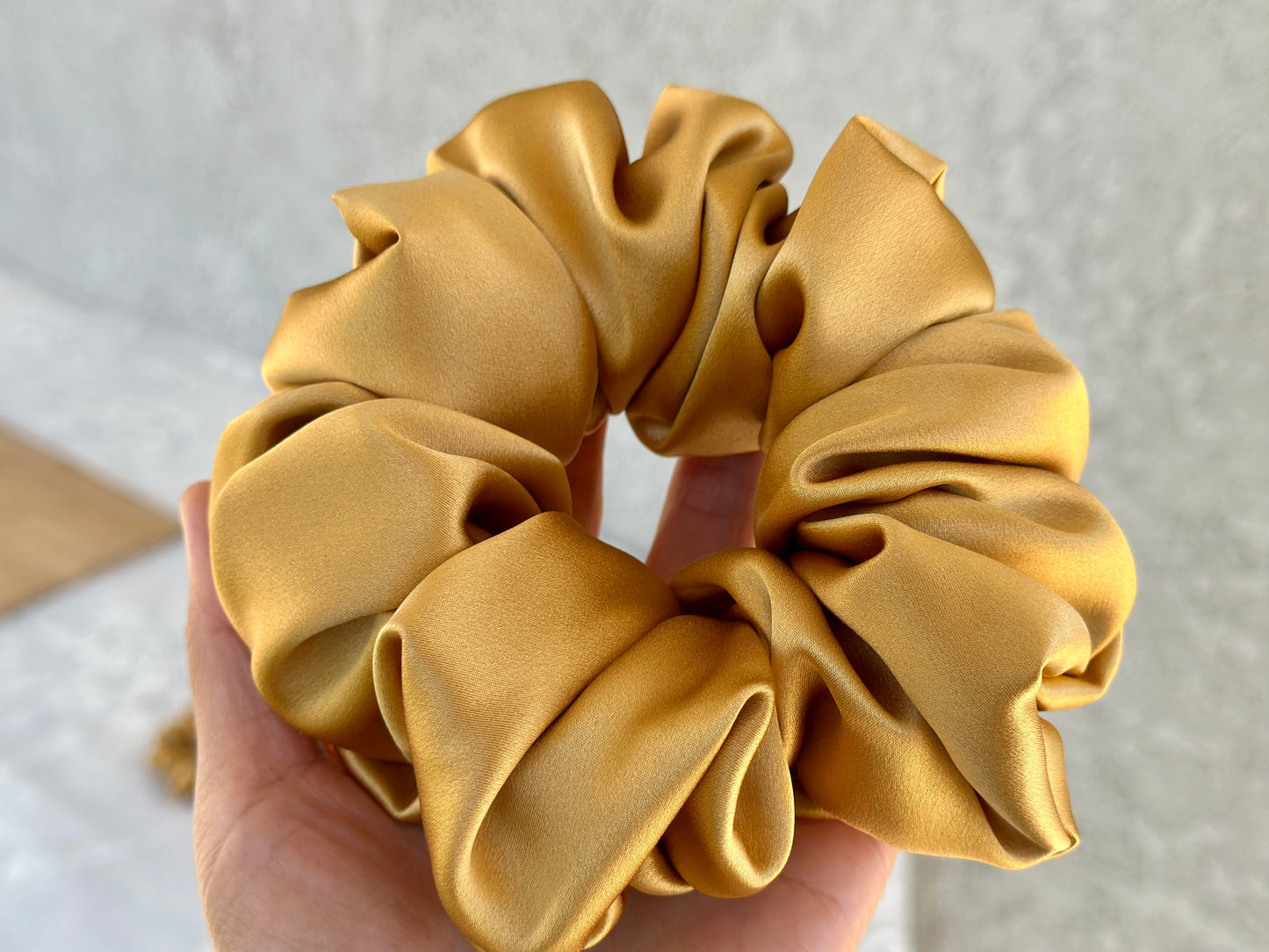 Ginger 30 Momme 100% Pure Mulberry Silk Satin Scrunchies Giant Jumbo Regular Skinny Ultra Thin Mini Hair Scrunchies for bridesmaids