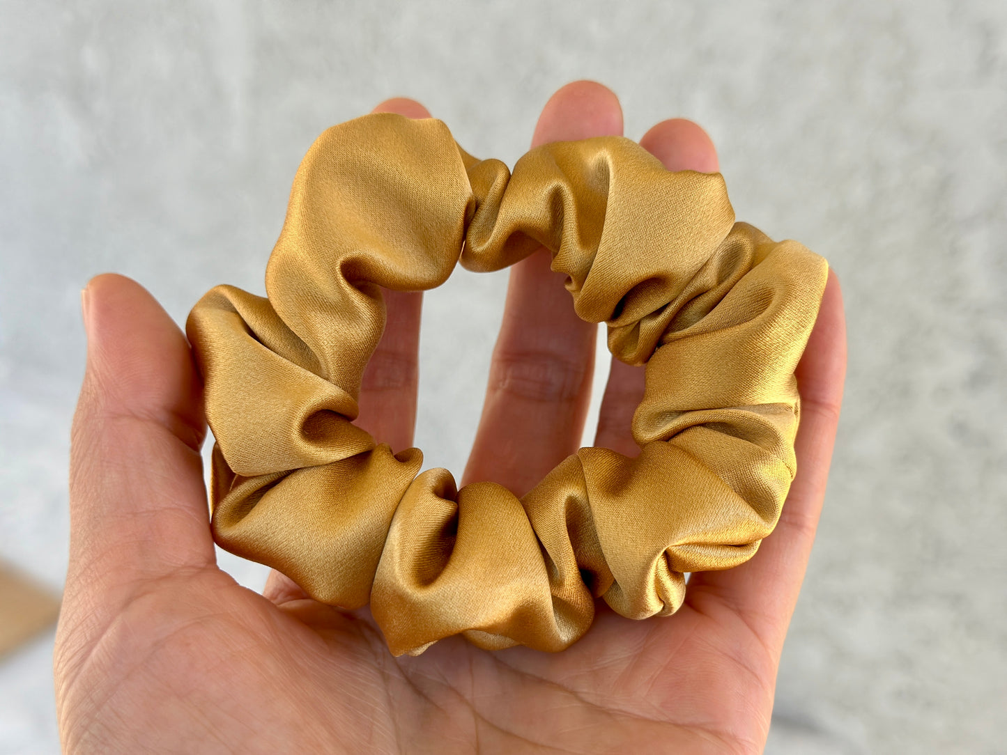 Ginger 30 Momme 100% Pure Mulberry Silk Satin Scrunchies Giant Jumbo Regular Skinny Ultra Thin Mini Hair Scrunchies for bridesmaids